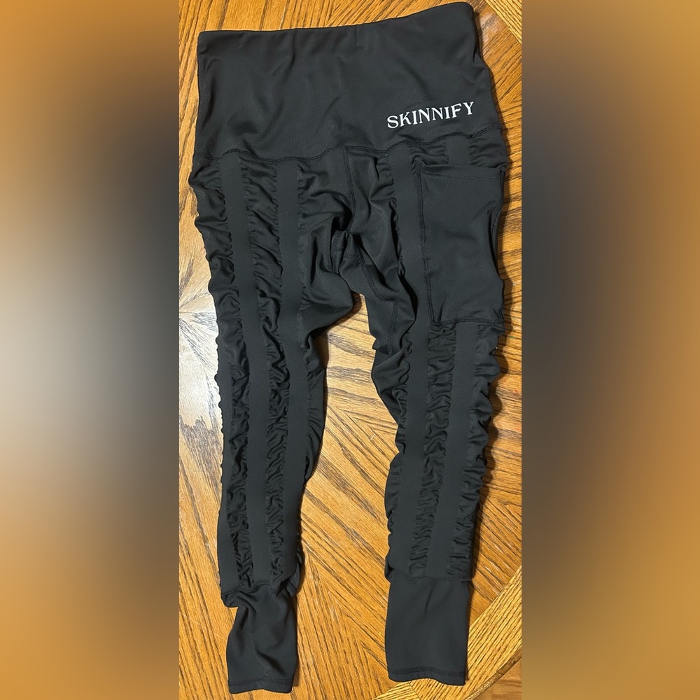 SKINNIFY Black Resistance Band Leggings Small